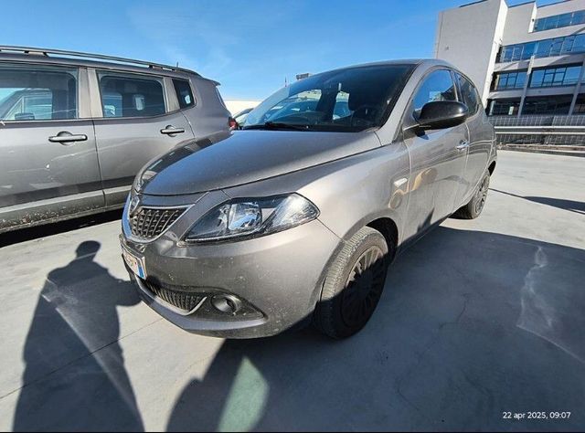 Другие Lancia Ypsilon 1.0 FireFly 5p S&S Hybryd Gold