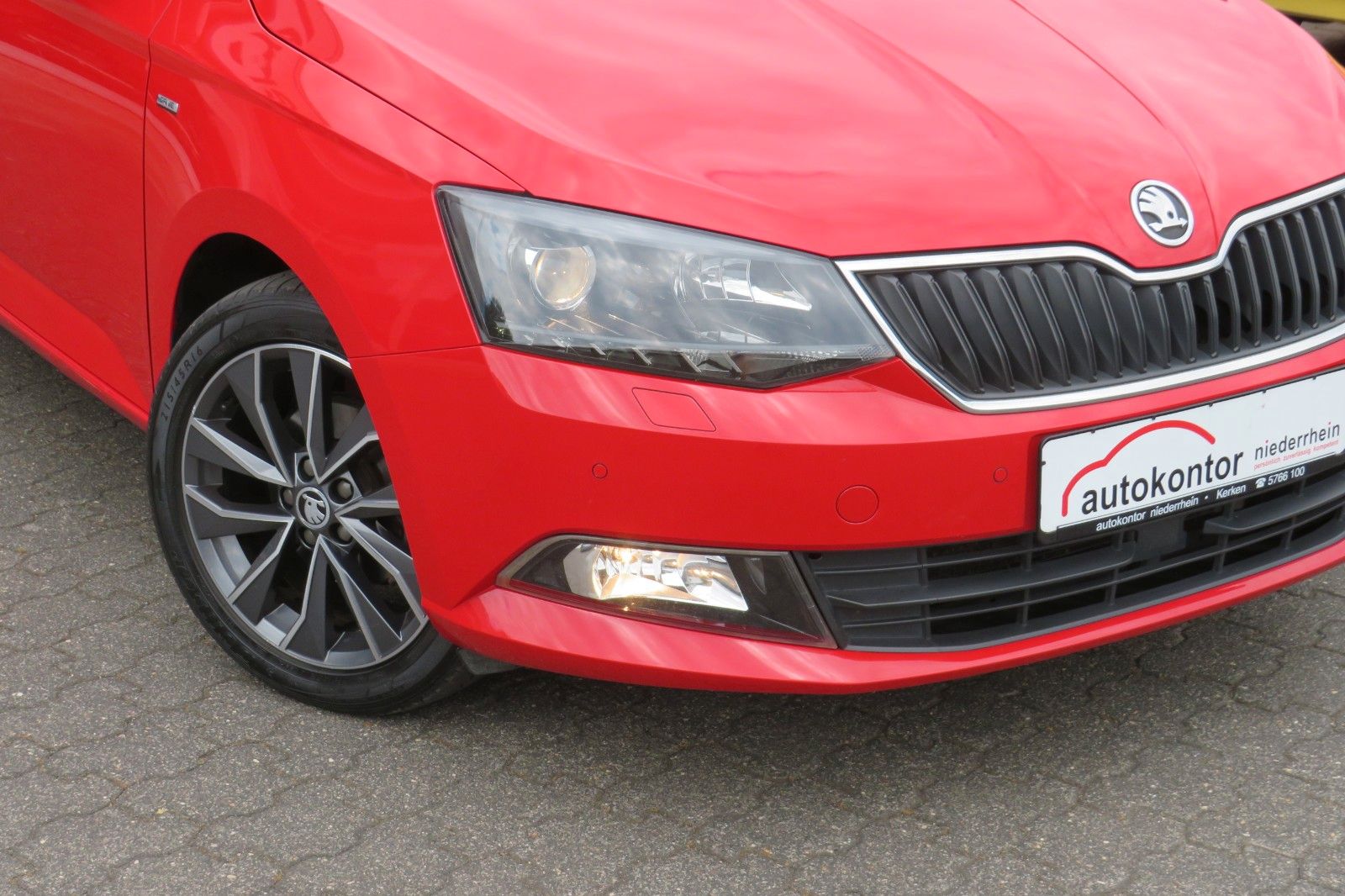 Fahrzeugabbildung SKODA Fabia Drive PDC GRA SITZH. CLIMATRONIC 16ZOLL