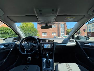 Volkswagen Golf - 10