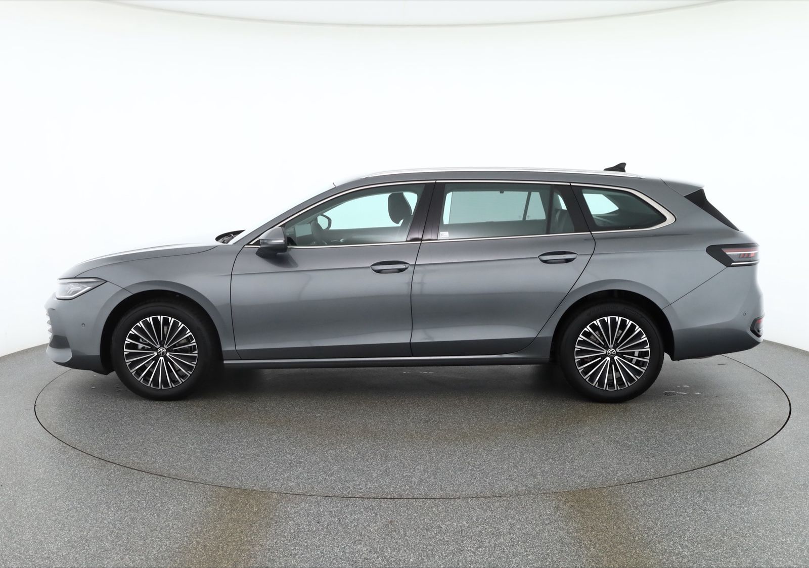 Volkswagen Passat Variant 1.5 eTSI DSG Matrix ACC AHK imagem 2