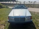 Mercedes-Benz Mercedes W 124 300er - Mercedes-Benz 300: W124 300e