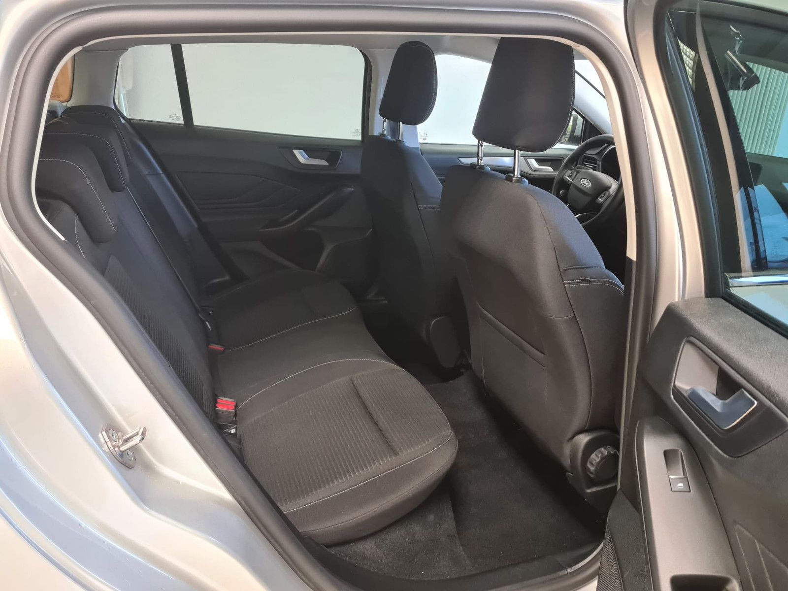 Fahrzeugabbildung Ford Focus Turnier Titanium / 1. Hand / SCHECKHEFT