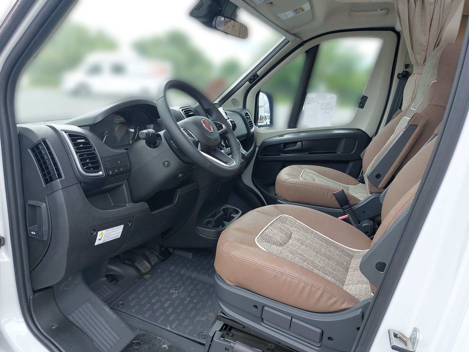 Fahrzeugabbildung Malibu T 490 LE Automatik SkyView Media