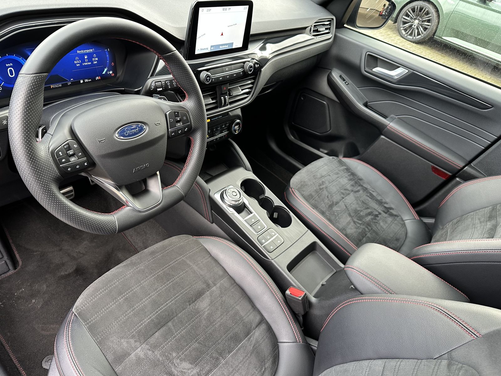 Fahrzeugabbildung Ford Kuga ST-Line X NAV+LED+PANORAMA+ACC+KAMERA+1HD