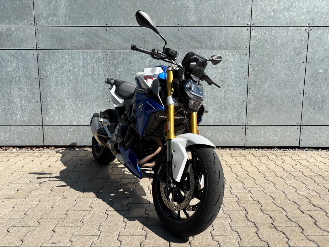 Fahrzeugabbildung BMW F 900 R A2 Style Sport 3 Pakete