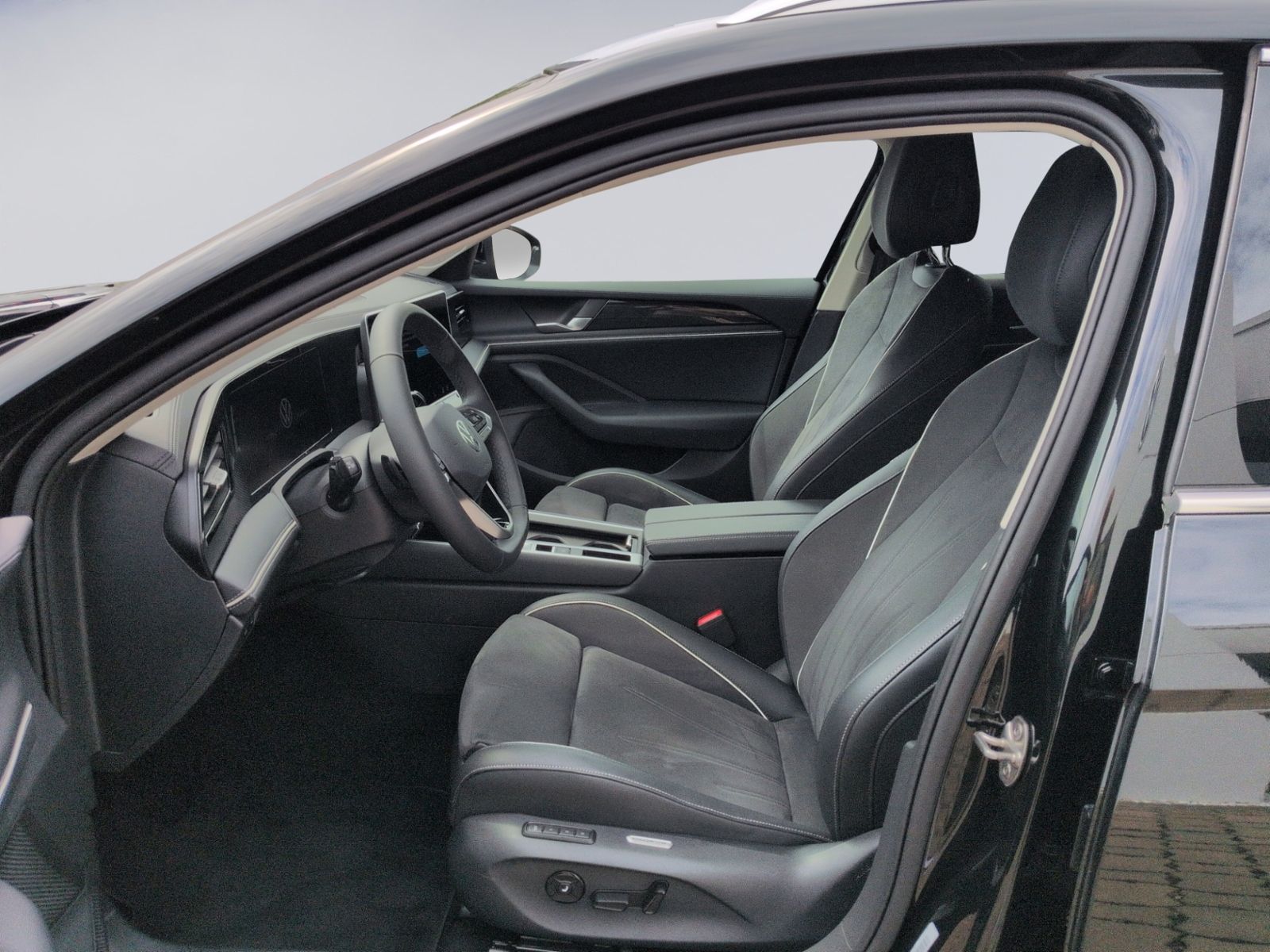Passat Variant 1.5 eTSI DSG Business AHK+NAVI