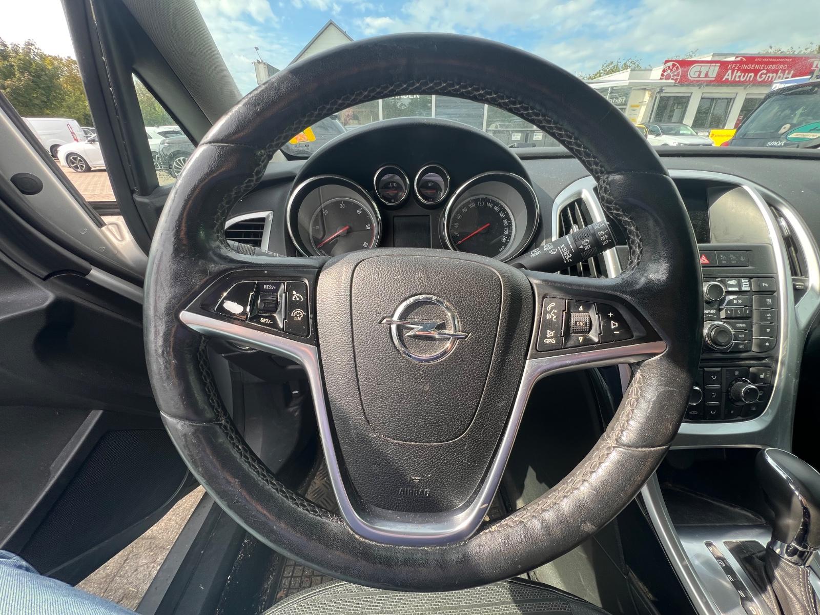 Opel Astra 2012 — photo 10