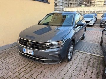 Volkswagen Tiguan - 1