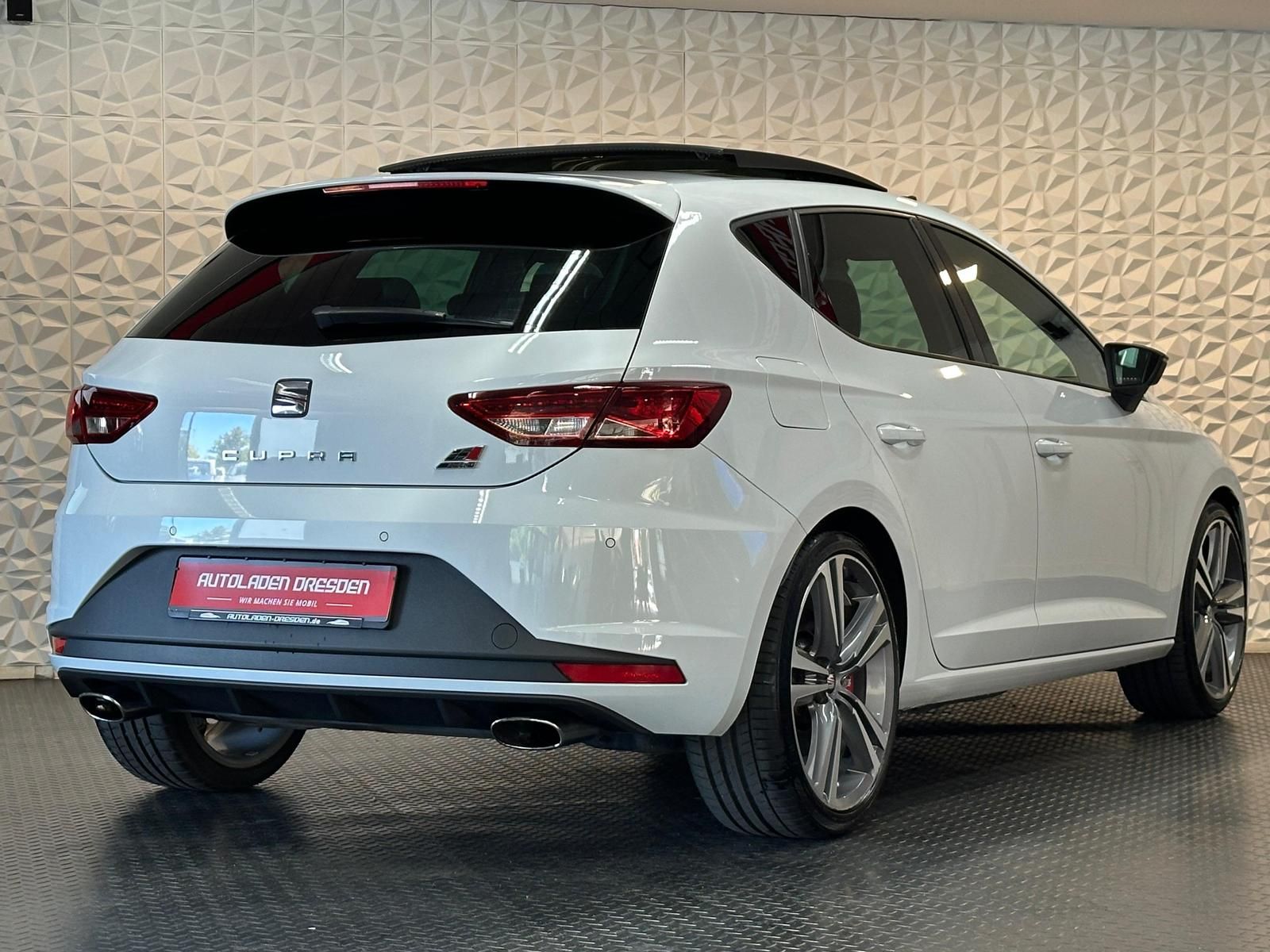 SEAT Leon 2.0TSI Cupra 280* LED#SHZ#TEMPO#SPUR#PANO - Image 8
