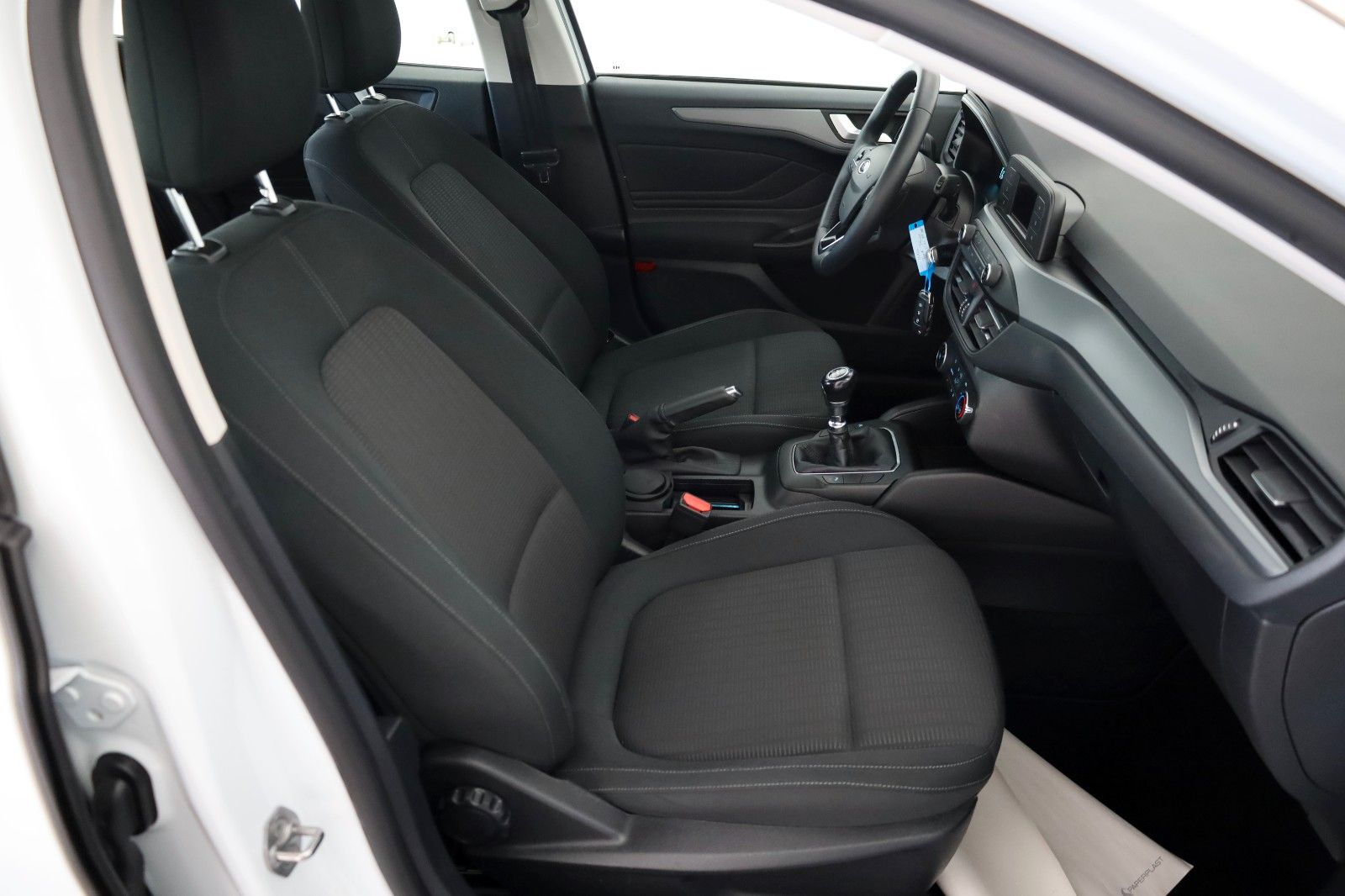 Fahrzeugabbildung Ford Focus Lim. Trend SH,PDC,8 fach bereift