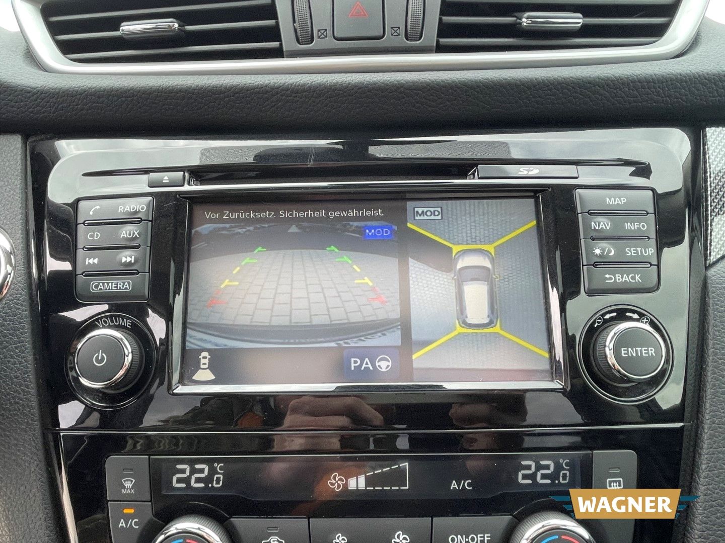 Fahrzeugabbildung Nissan X-Trail Tekna 4x4 1.6 dCi Panoramadach