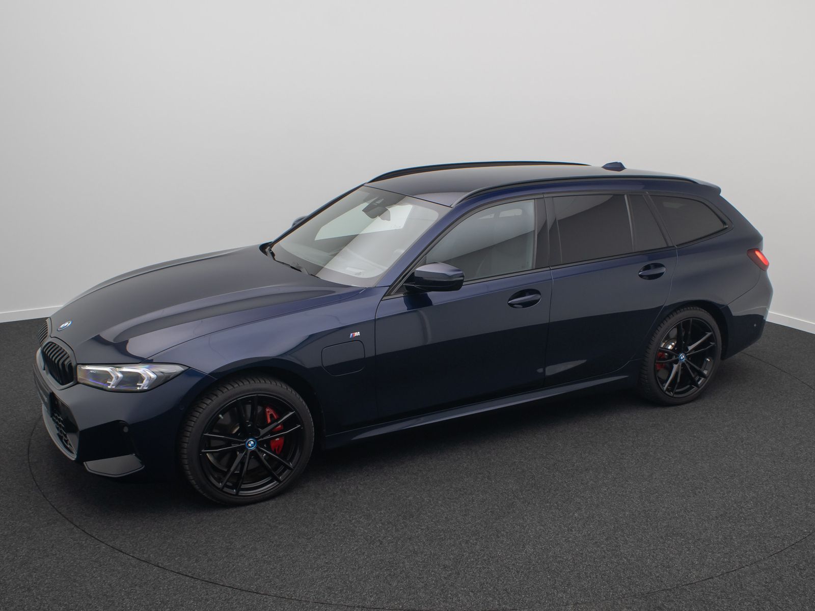 Fahrzeugabbildung BMW 330e xD M Sport H/K AHK HUD Kamera DAB Komfort