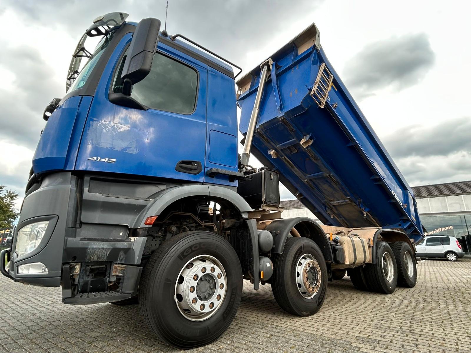 Mercedes-Benz AROCS 4142 MULDENKIPPER 8X4