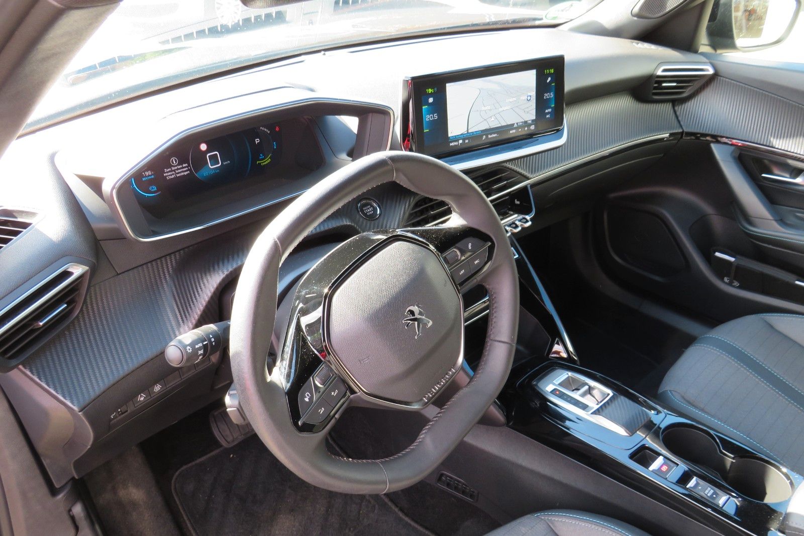 Fahrzeugabbildung Peugeot 2008 e- Allure Pack NAVI KAMERA ACC PDC SITZH 1H