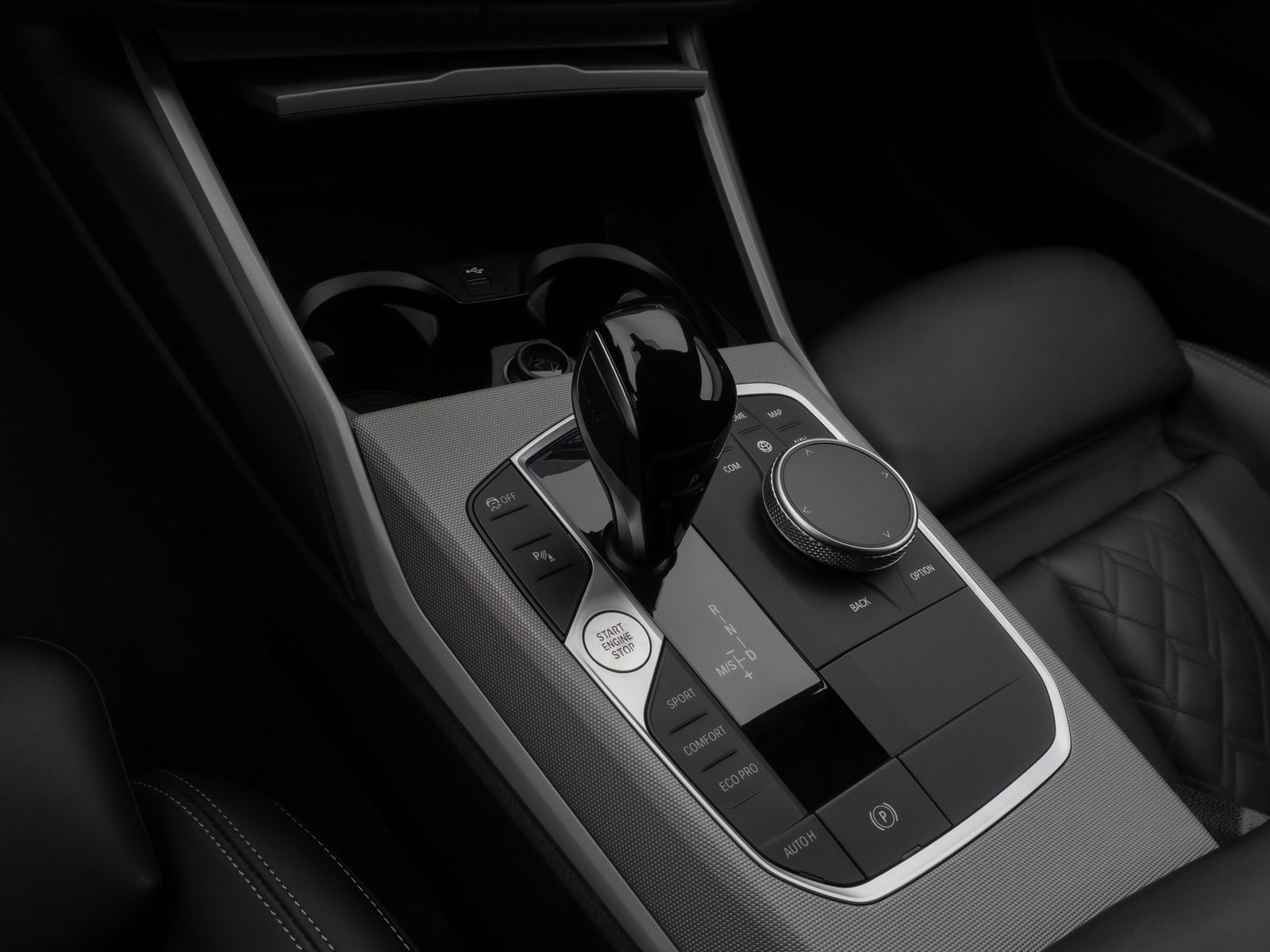 Fahrzeugabbildung BMW 320d DAB HiFi CockPitPro Lordos Alarm PDC Sport