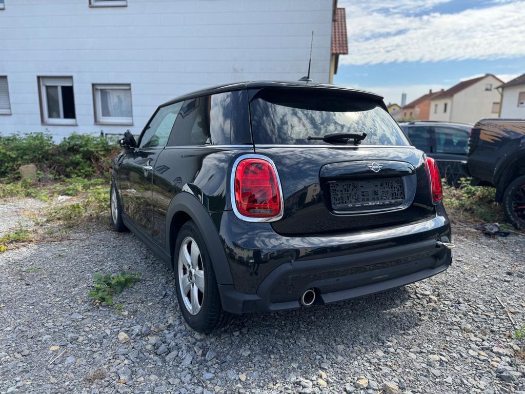 MINI Cooper 15 Essential Trim Special Edition UNFALL 2023