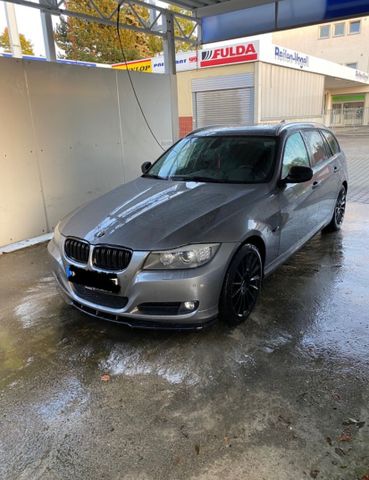 BMW 320i Touring*Sport*Navi*LMF*Schiebedach*Xenon