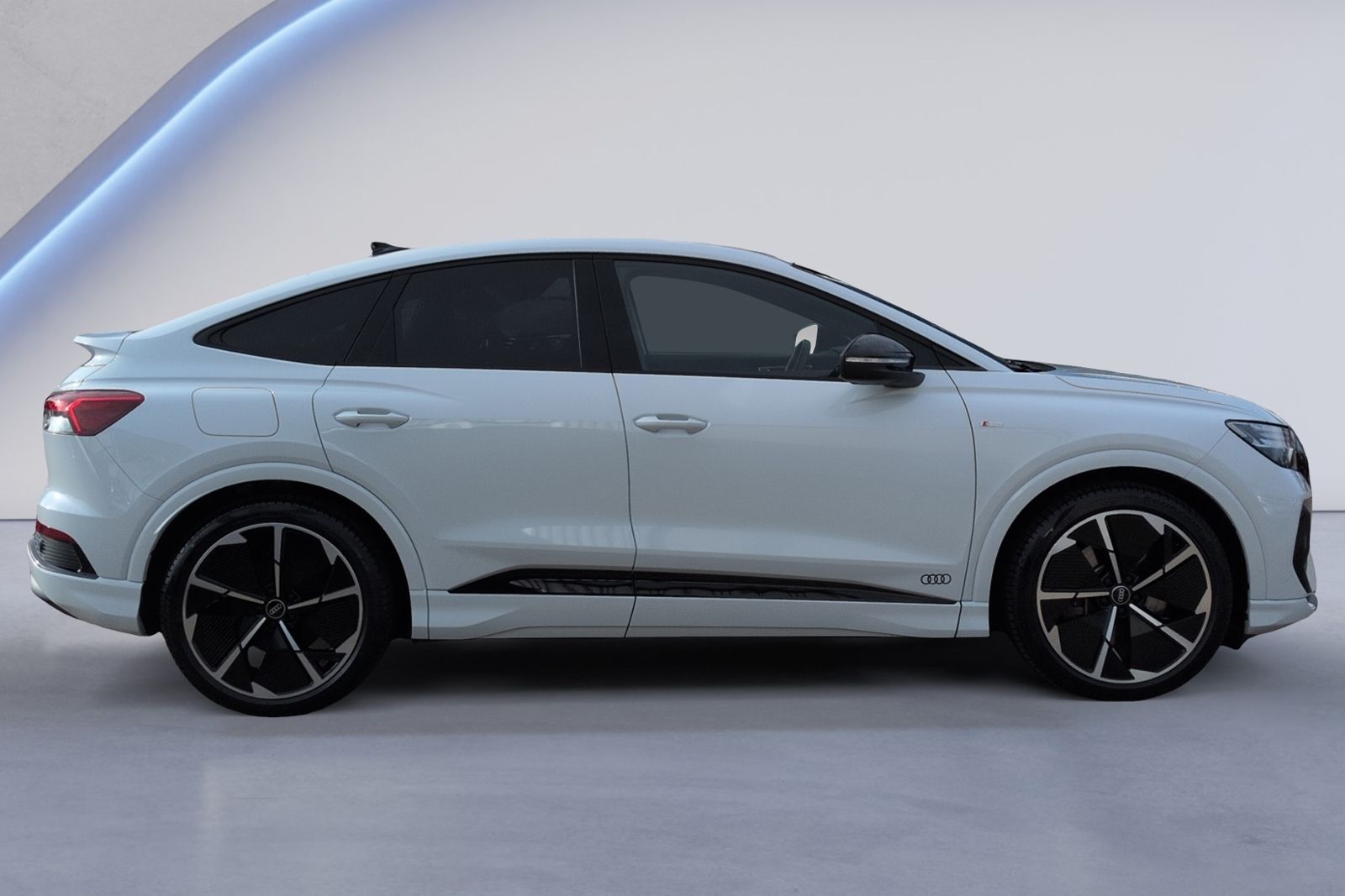 Q4  e-tron Sportback 50 quattro  HEAD-UP+SONOS+
