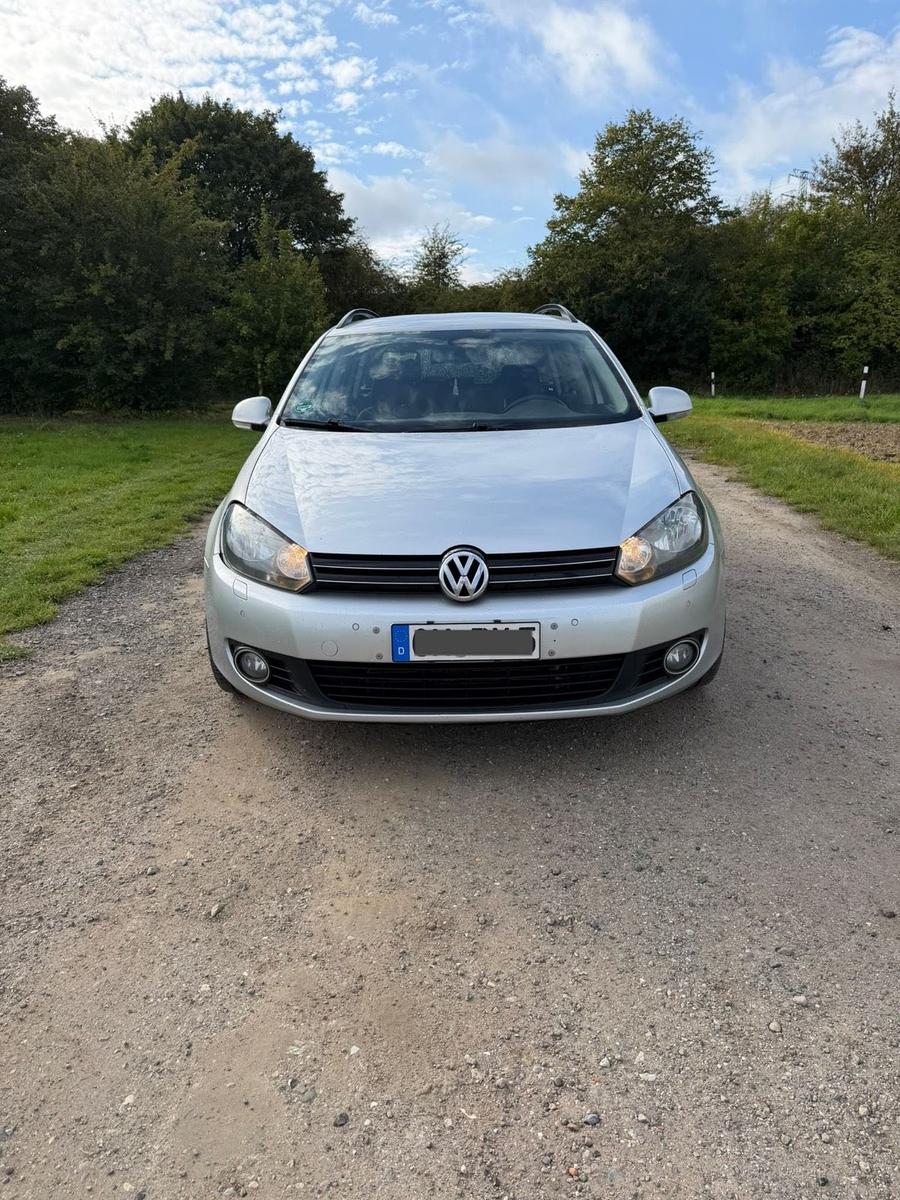 Volkswagen Golf 2011 — rear view
