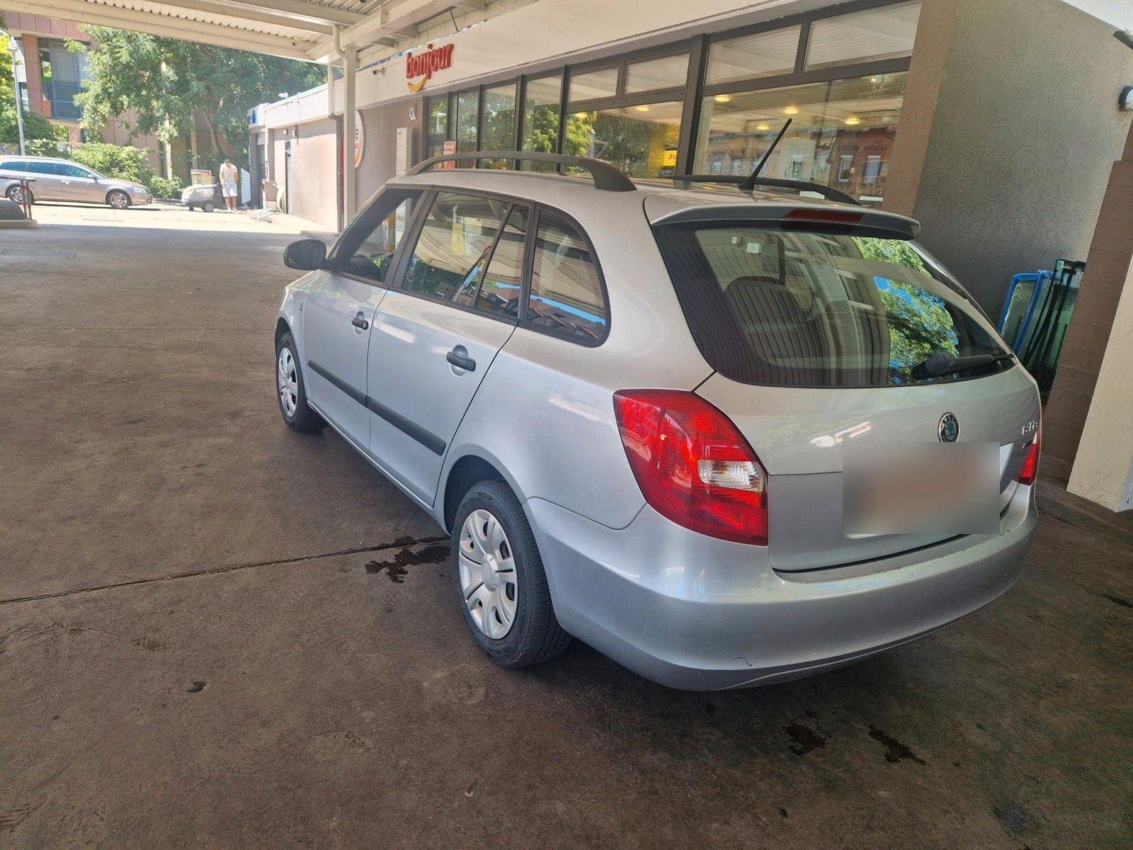 Skoda Fabia 2012 — rear view