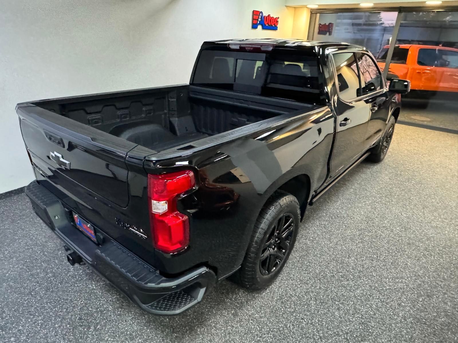 Fahrzeugabbildung Chevrolet 26 SILVERADO MIDNIGHT HIGH COUNTRY 6.2L V8-4x4