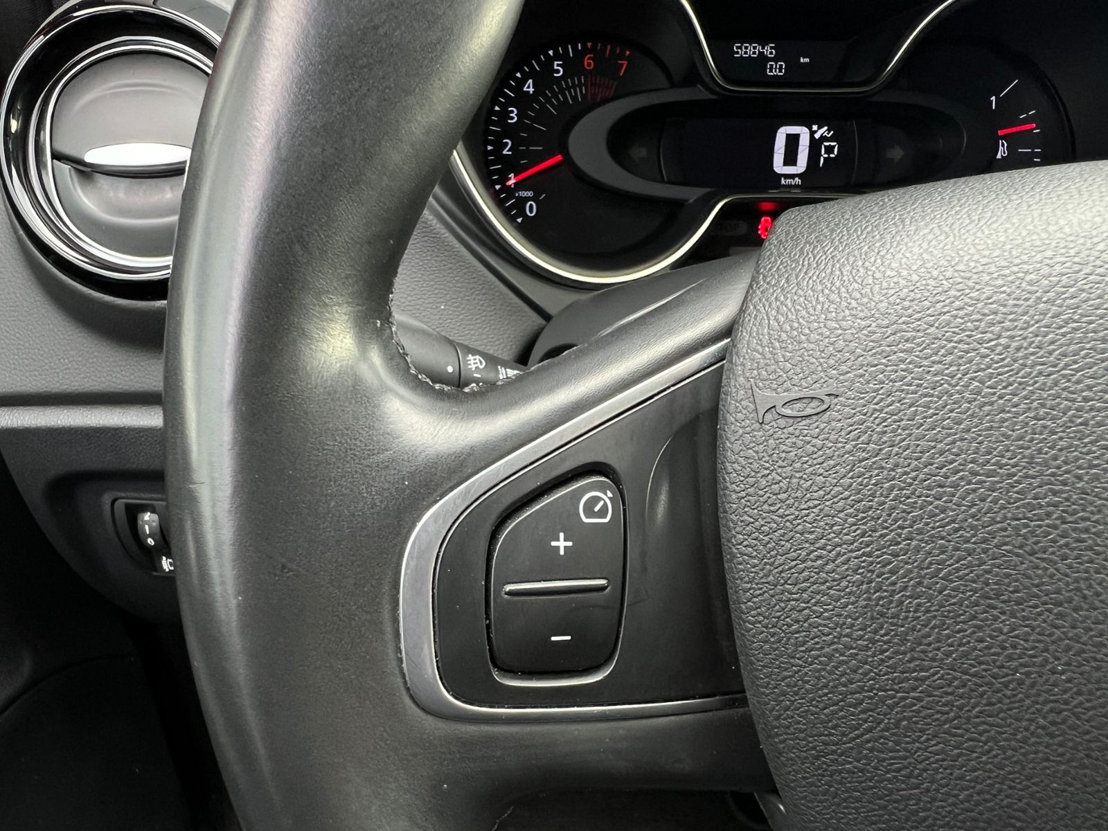 Fahrzeugabbildung Renault Captur Intens 1.3 TCe 150 *AHK,Navi PDC hinten,L