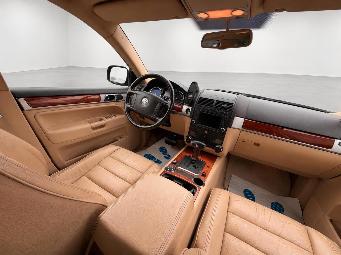 Volkswagen Touareg 2004 — photo 9