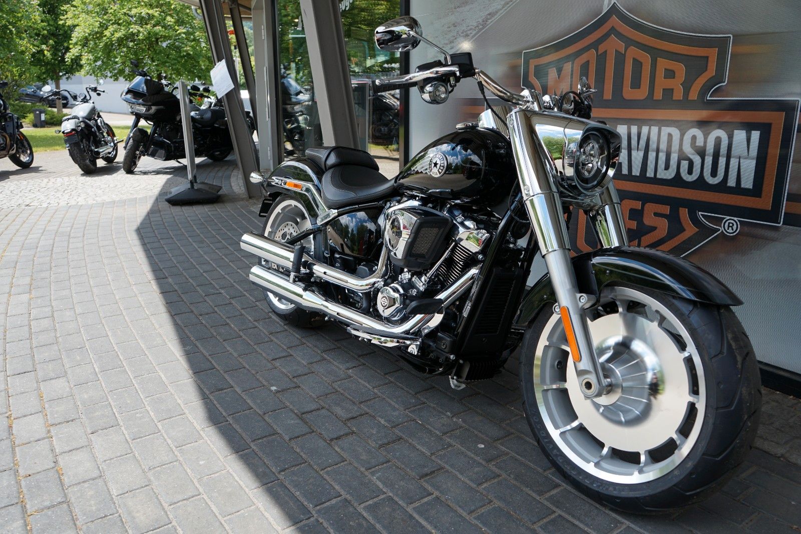 Fahrzeugabbildung Harley-Davidson Fat Boy 117 2025 Vivid Black Sofort Verfügbar