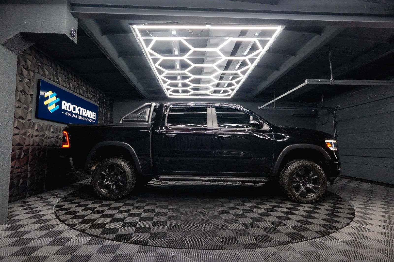 Fahrzeugabbildung Dodge RAM 5.7 V8 HEMI 4x4 Built to Serve AXLE LOCK 19%