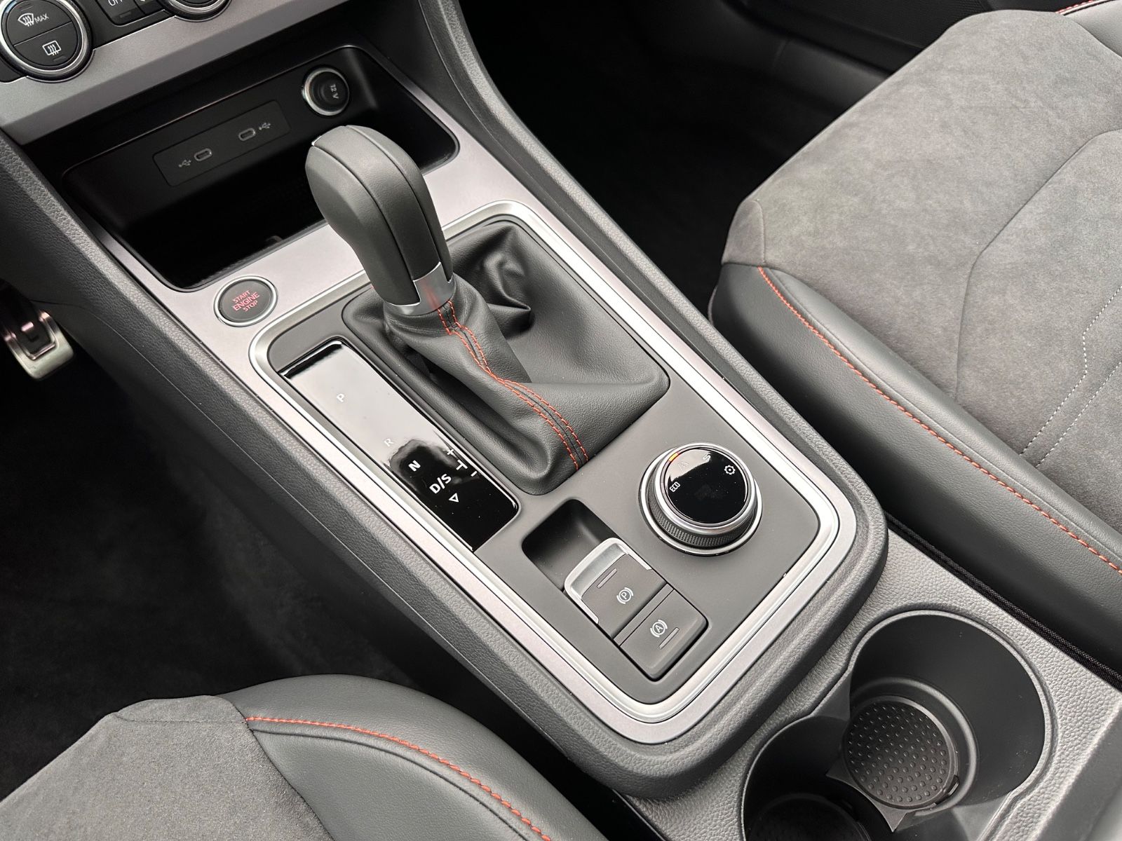 Fahrzeugabbildung SEAT Ateca FR 1.5 TSI DSG AHK/ACC/NAVI/LED/eHeck/SHZ