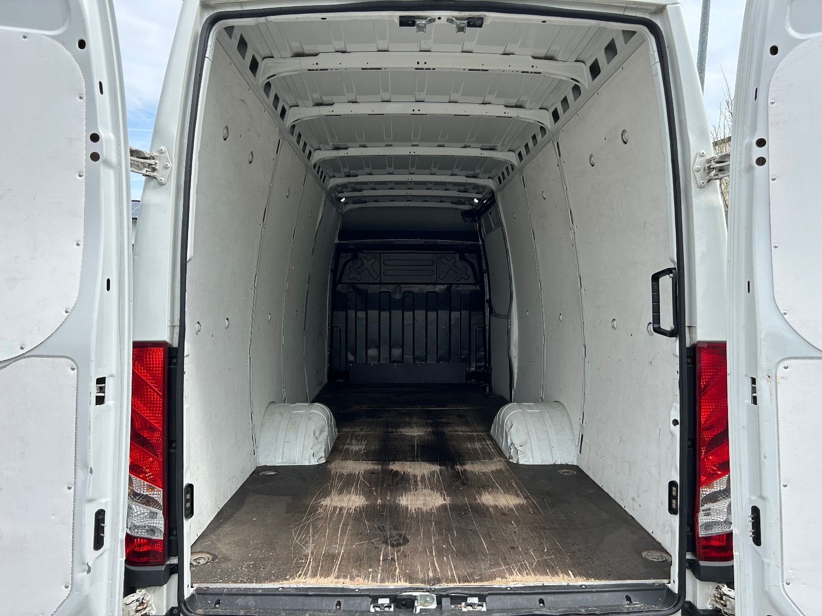 Fahrzeugabbildung Iveco Daily Kasten HKa 35 C ... V Radstand 4100