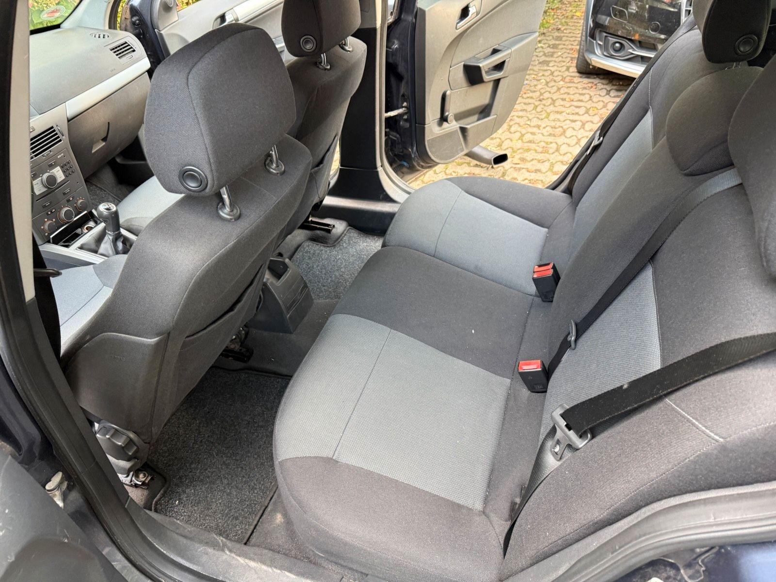 Opel Astra 2006 — photo 11