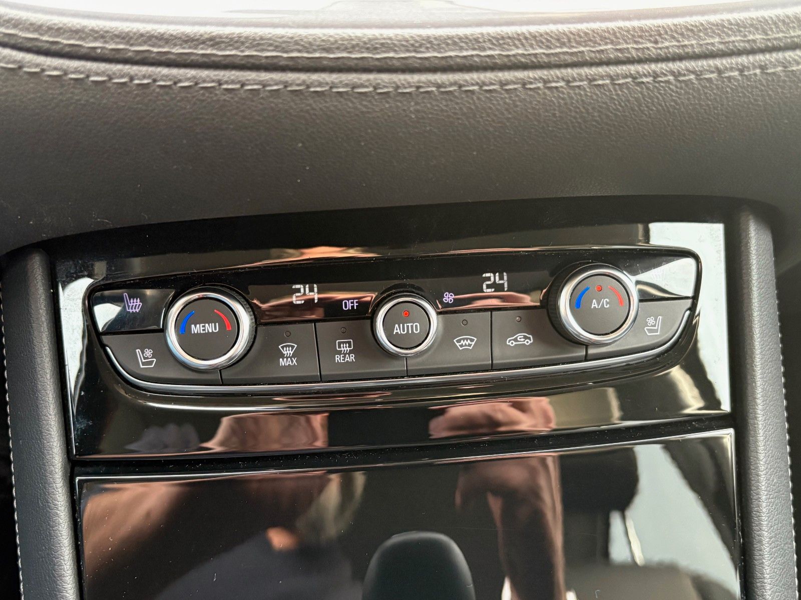 Fahrzeugabbildung Opel Grandland (X) Aut Navi Leder SPORTSITZE LED 1.HD