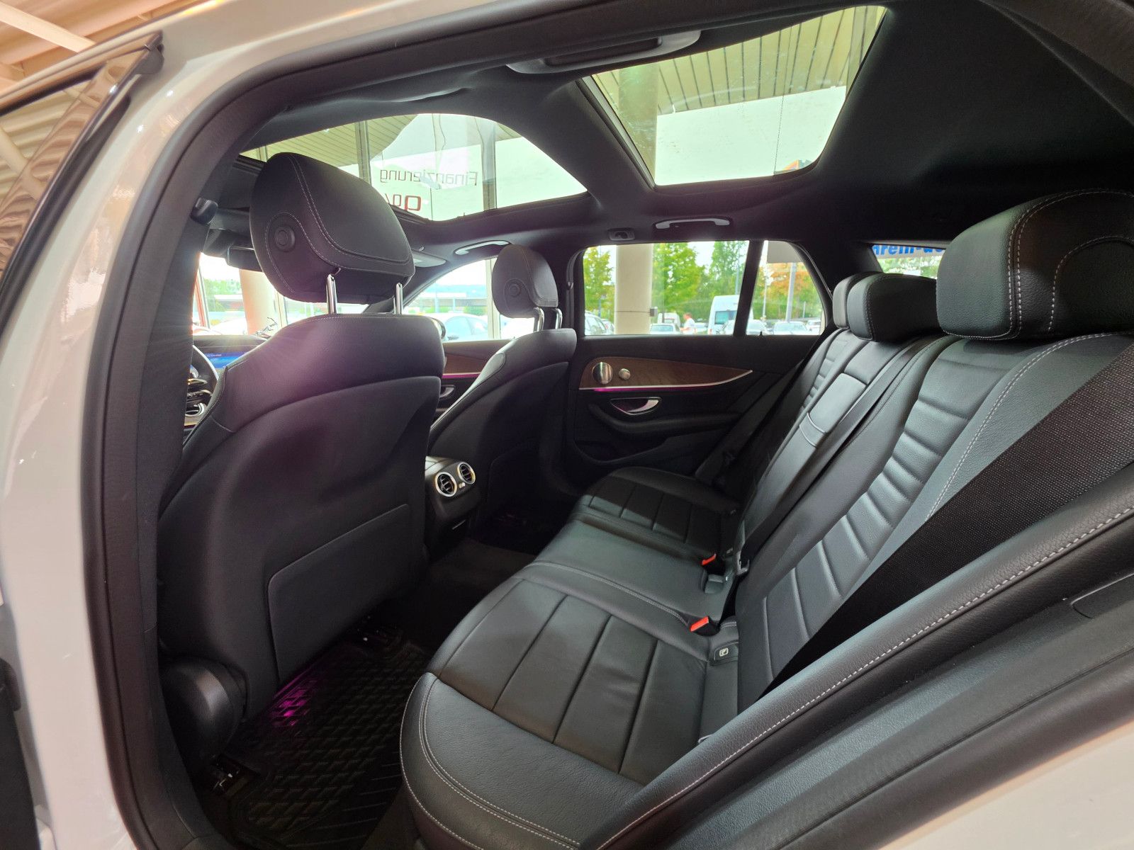 Mercedes-Benz E 220 d 4Matic AMG Line BURMESTER STANDH PANO foto 19