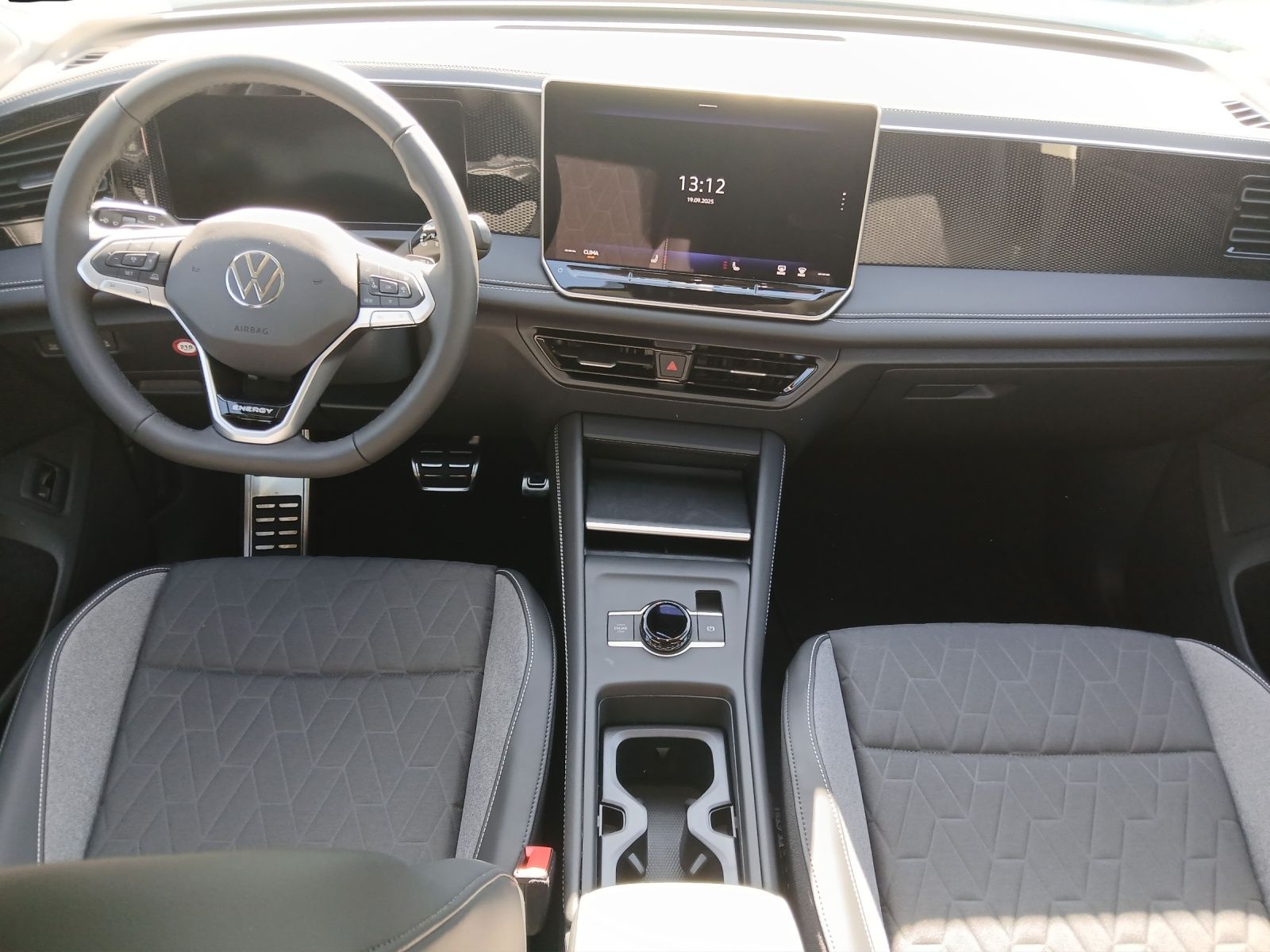 Fahrzeugabbildung Volkswagen Tiguan Energy eTSI DSG IQ.Light ACC AHK SH LRHzg