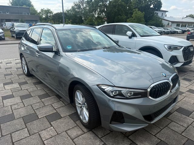 BMW 318d Touring Auto LED Navi ParkAssist SitzHzg