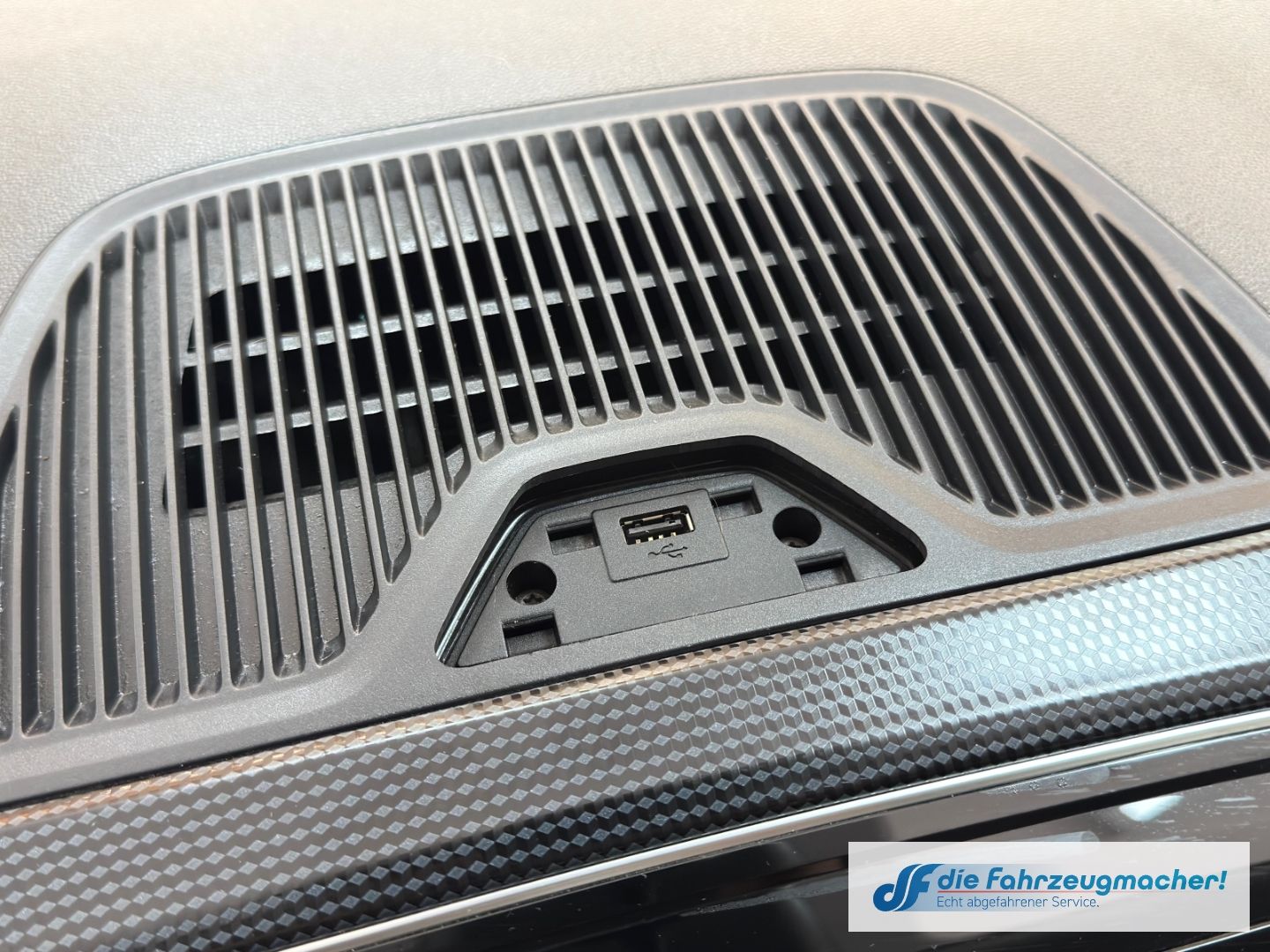 Fahrzeugabbildung Volkswagen up! Basis DAB GA Klima BT teilb.Rücksb AUX eFH L