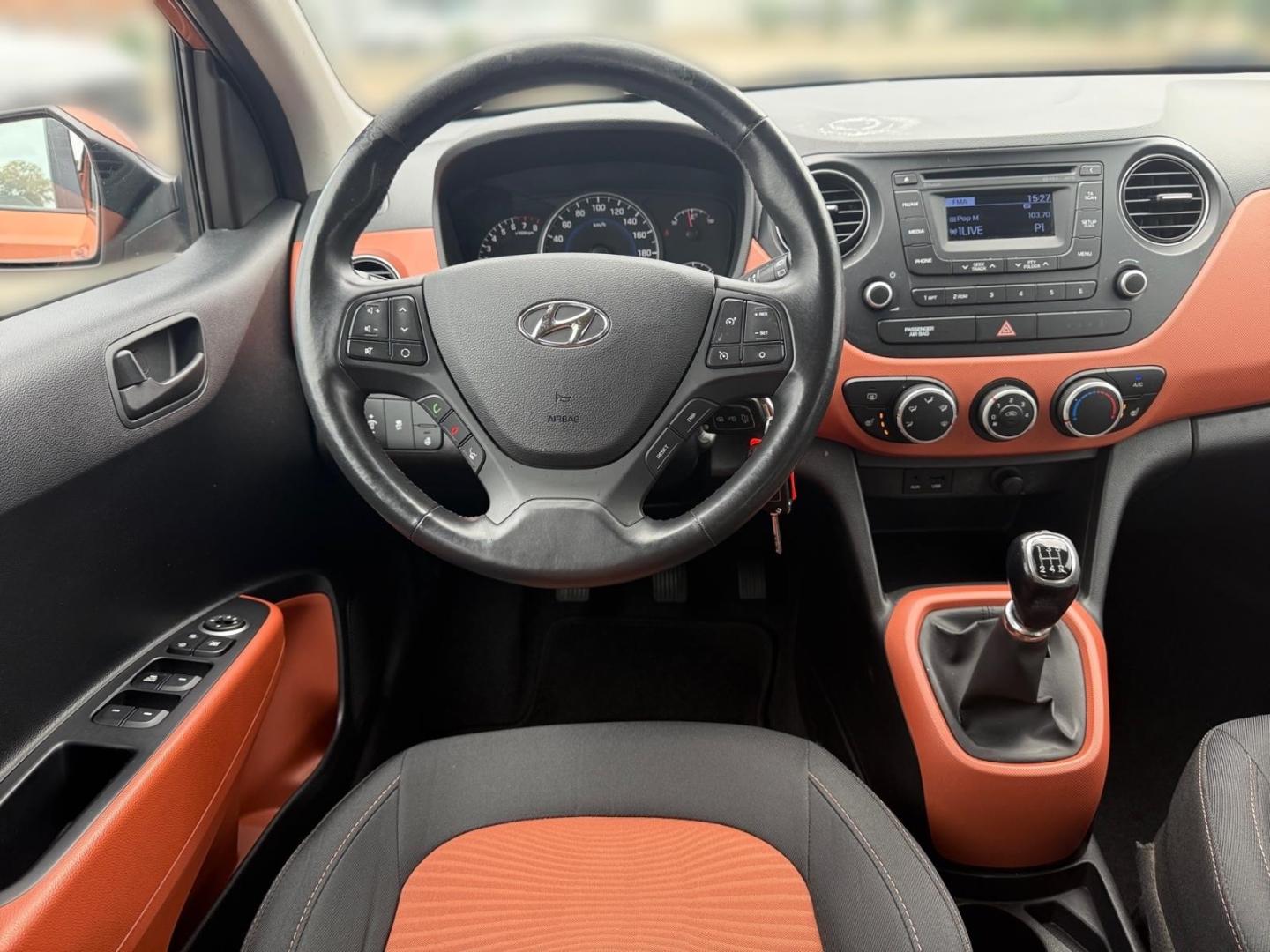 Hyundai i10 1.0 FIFA WORLD CUP  ALLWETTER+KLIMA+SHZ