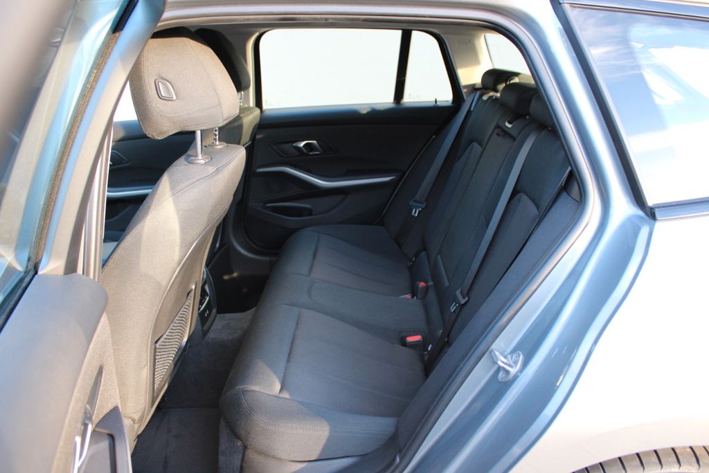 BMW 318d Touring AUT SHZ NAVI PDC LED KLIMAAUT