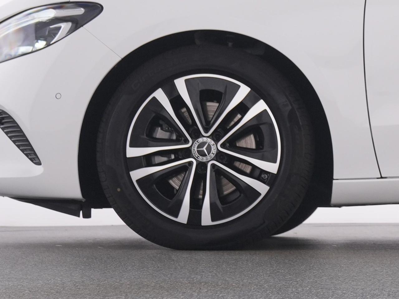 Mercedes-Benz B 180 Progressive+NavPrem+LED-HP+EHeck+ParkA+RFK