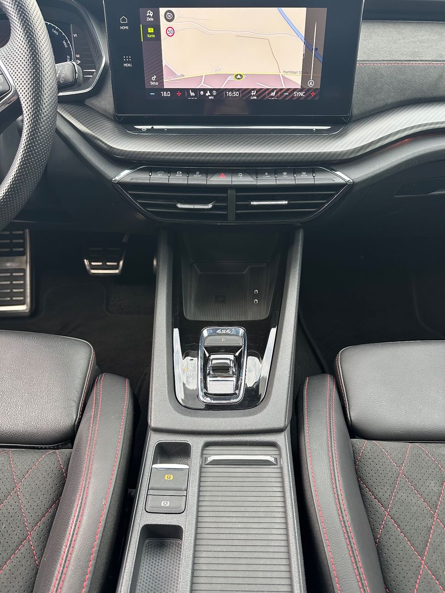 Fahrzeugabbildung SKODA Octavia Combi 2.0 TDI DSG 4x4 RS NAV+LED+PANO