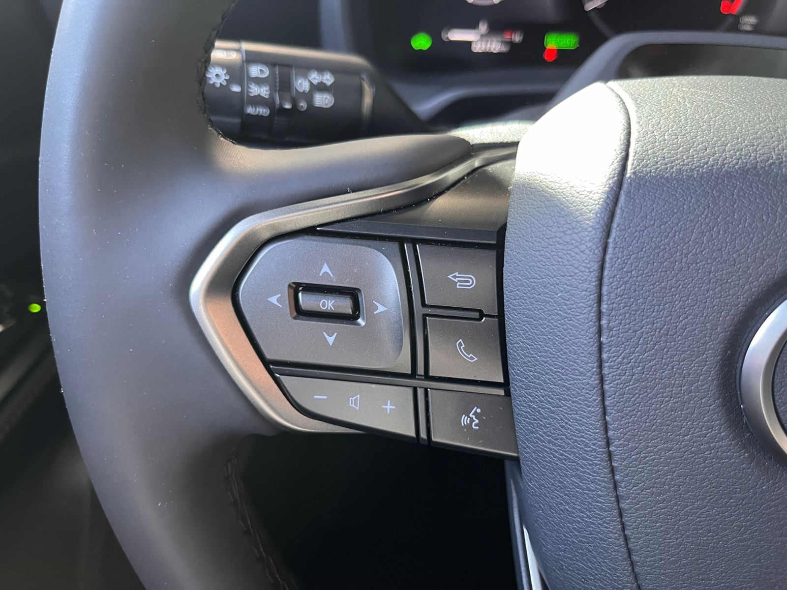 Fahrzeugabbildung Lexus LBX FWD Emotion LED NAV SHZ RFK 18"