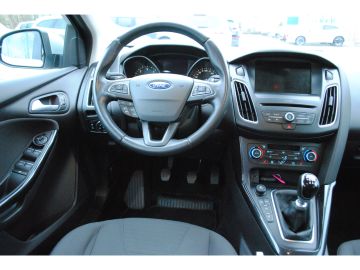 Fahrzeugabbildung Ford Focus 1.5 TITANIUM+AHK+WINTER-PAKET+KEYFREE+NAVI