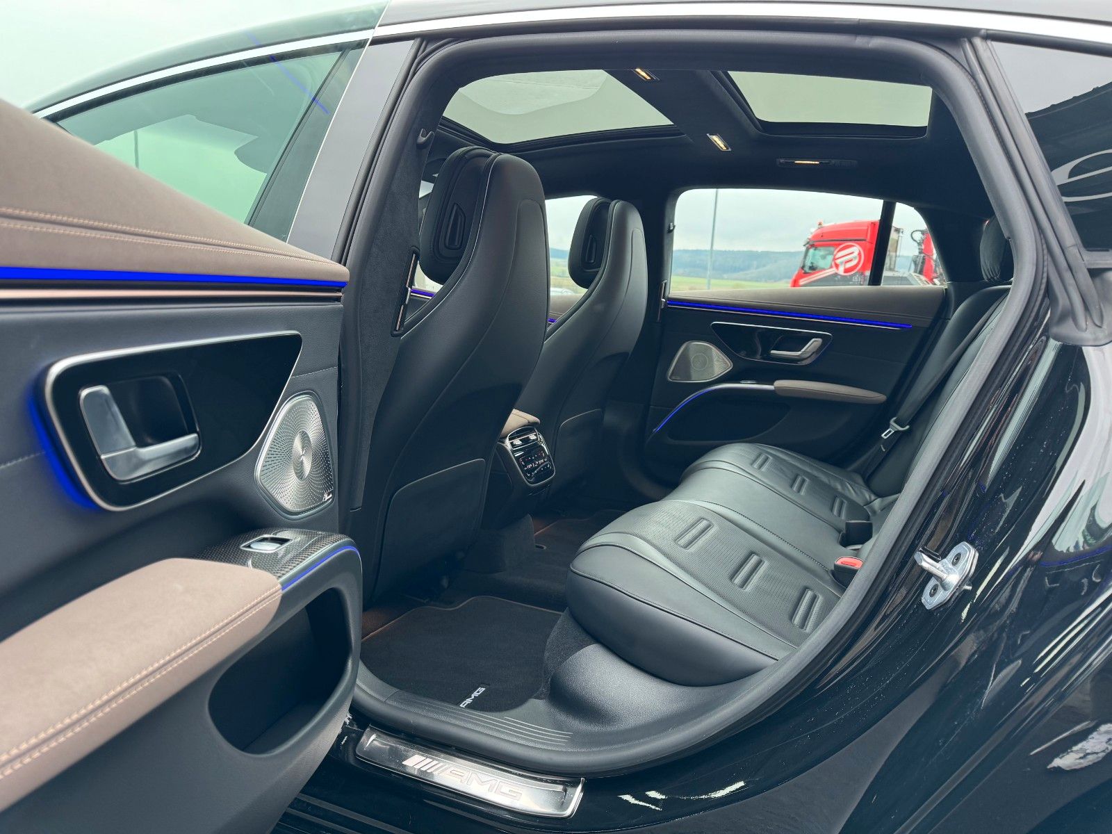 Fahrzeugabbildung Mercedes-Benz EQS 53 AMG 4M+Hyperscreen+Massage+Pano+AirM+HUD