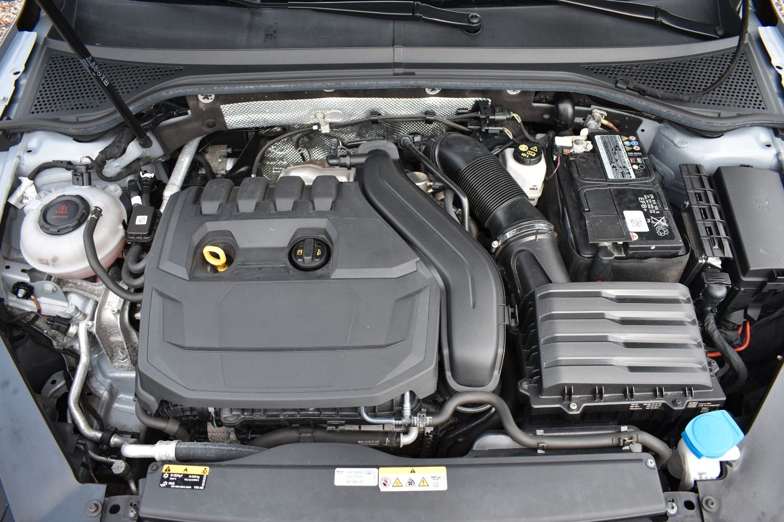 Fahrzeugabbildung Volkswagen Passat Variant Conceptline DSG AHK LED