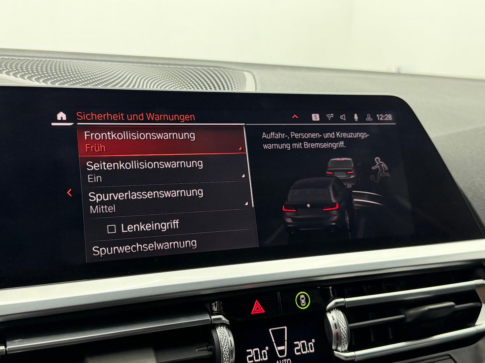 Fahrzeugabbildung BMW 320d xDrive M-SPORT/STZHG/AHK/DRIVING ASS+/DISPL