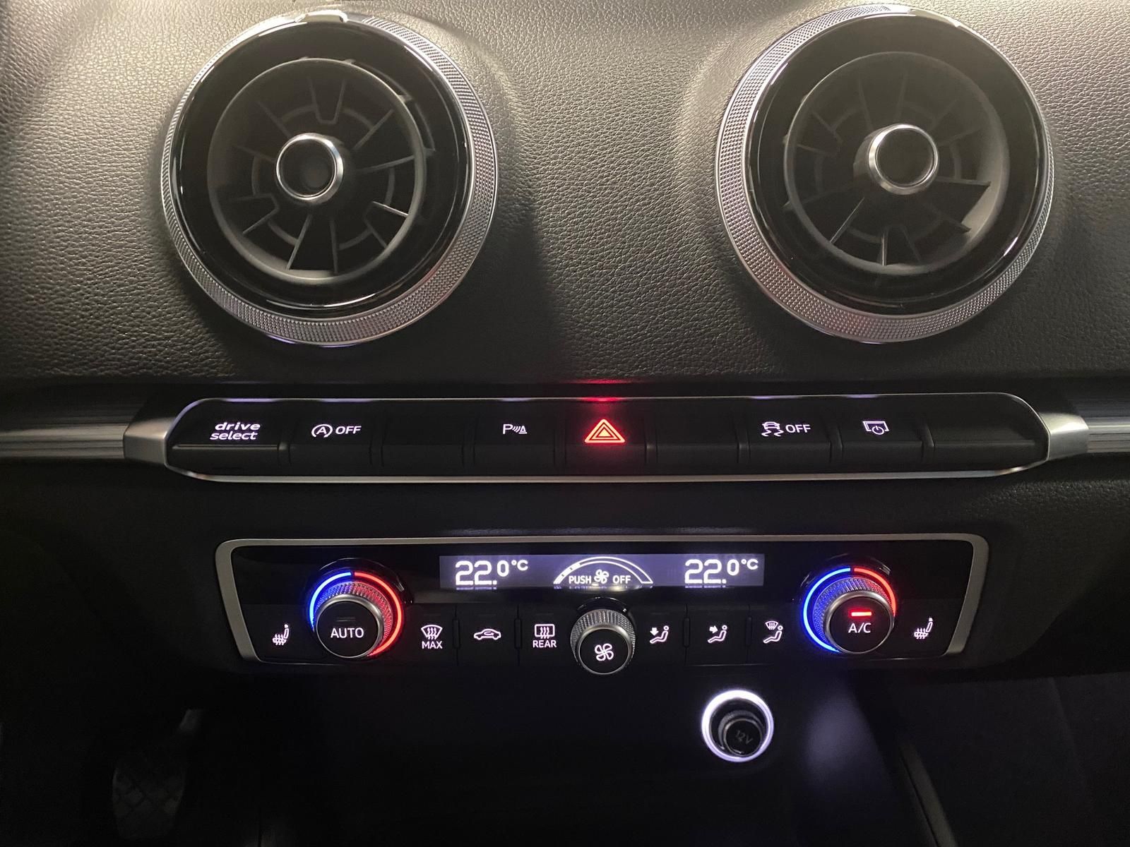 Fahrzeugabbildung Audi A3 1.5 ACT 35 TFSI SPORT NAVI+PDC+SITZHEIZ+KLIMA