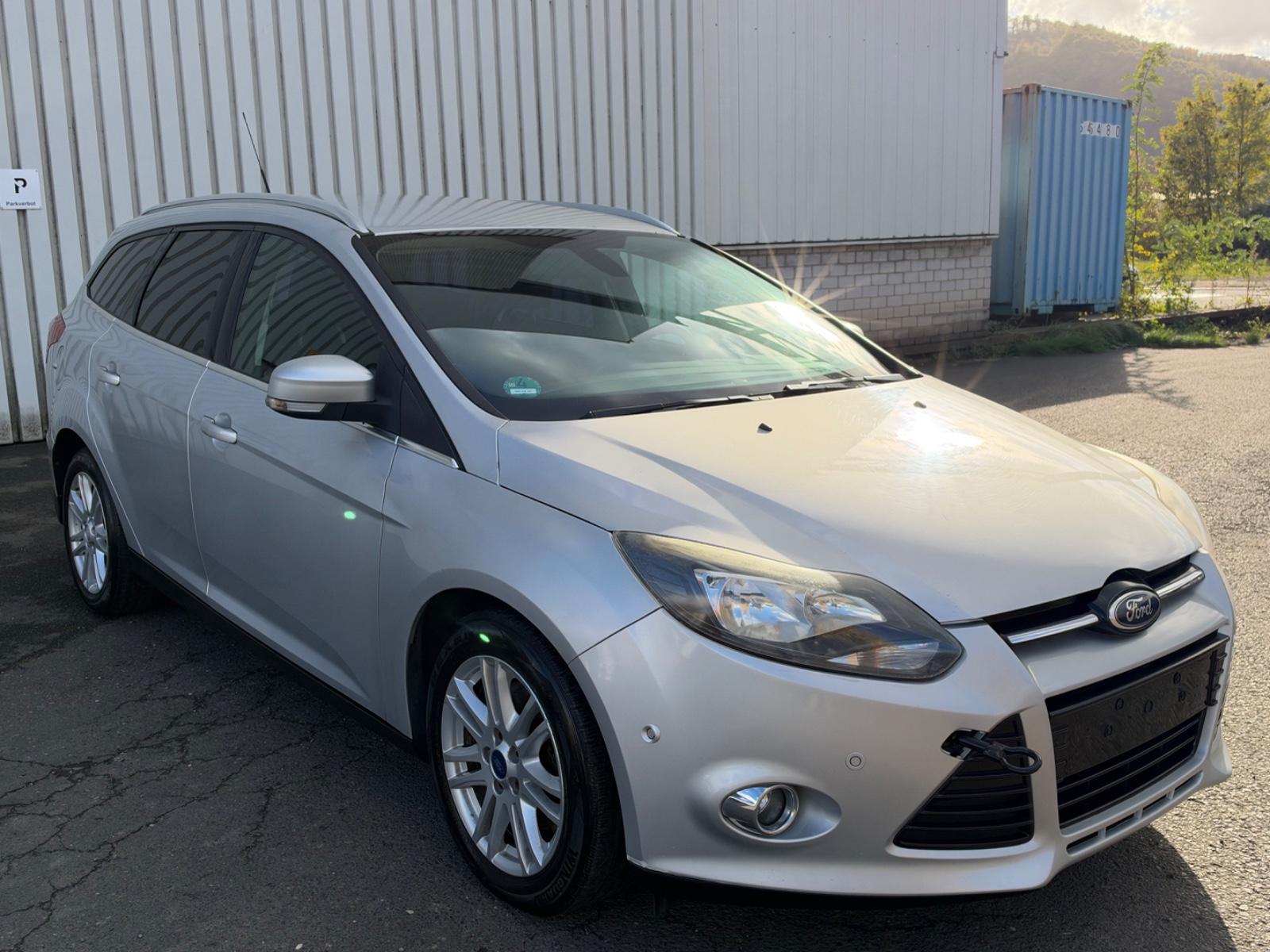 Ford Focus 2014 — interior