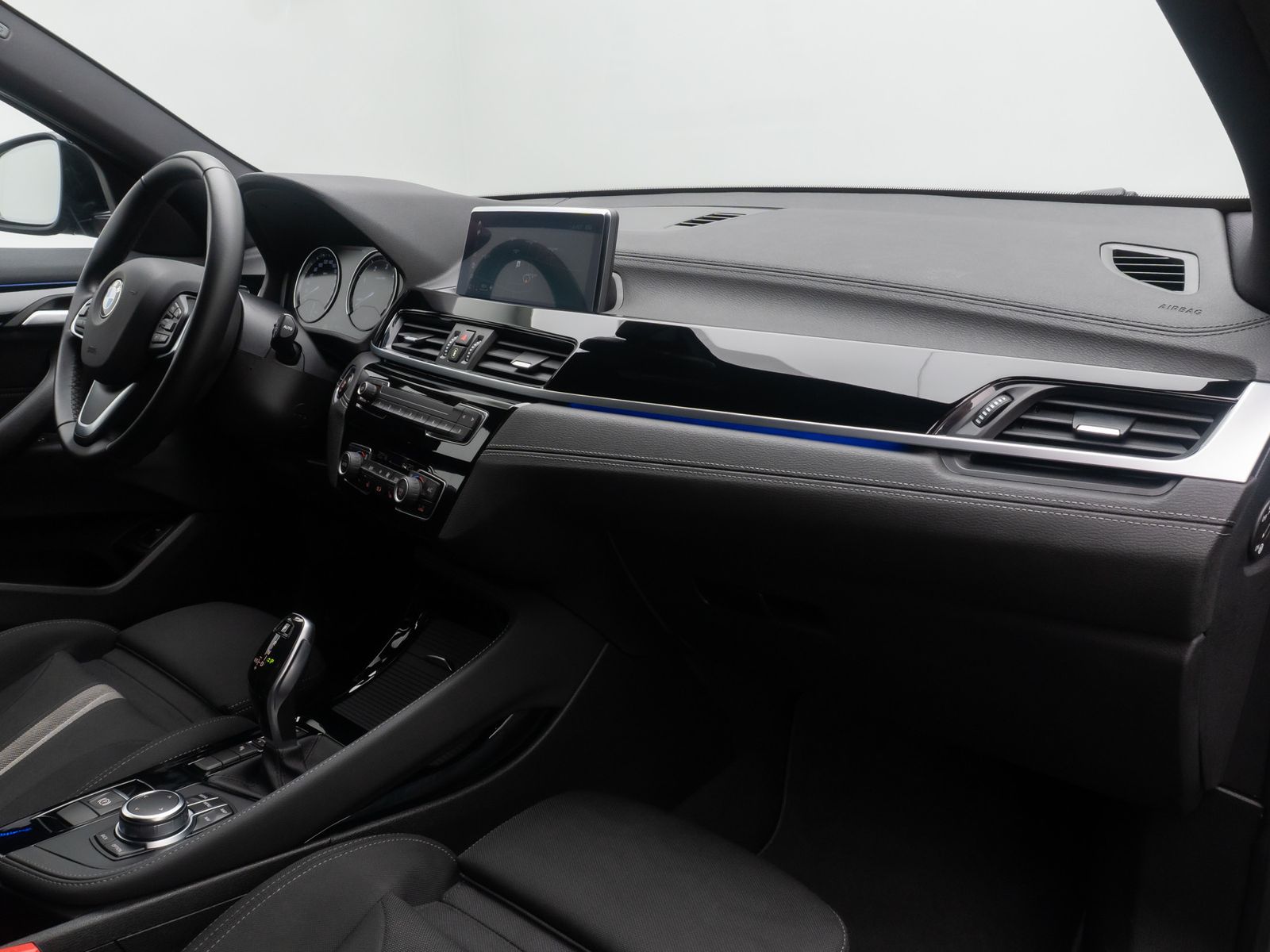 Fahrzeugabbildung BMW X2 sD18d DAB Kamera DAB Sportsitz ParkAss 18Zoll
