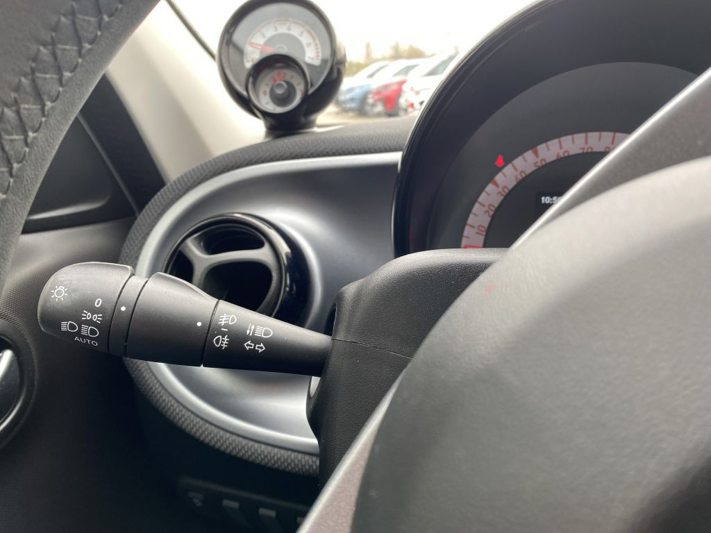 Fahrzeugabbildung Smart smart forfour passion *PDC hinten*Sitzh.*Klimaau